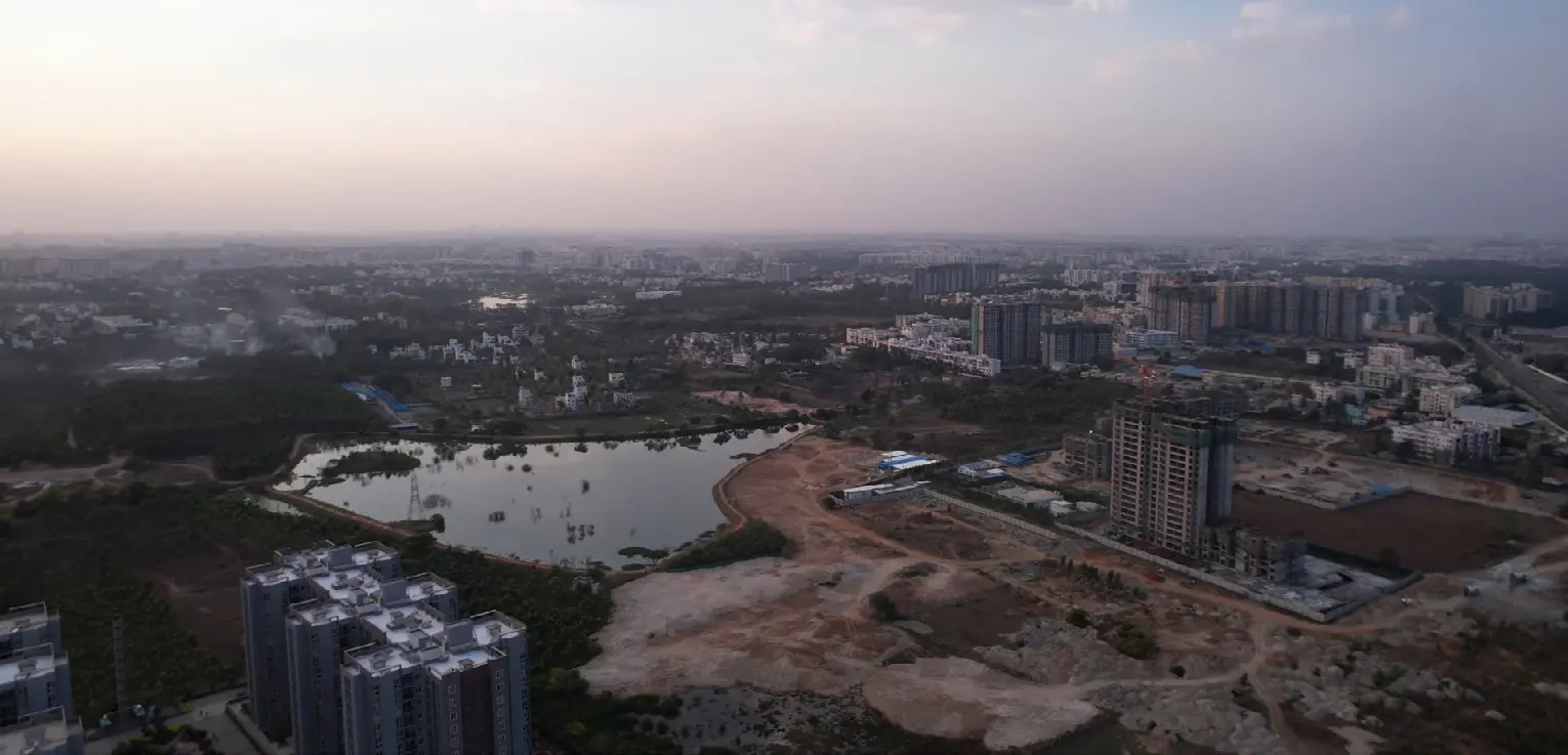Aerial view of the site and adjoining lake at Mana Jardin Neo